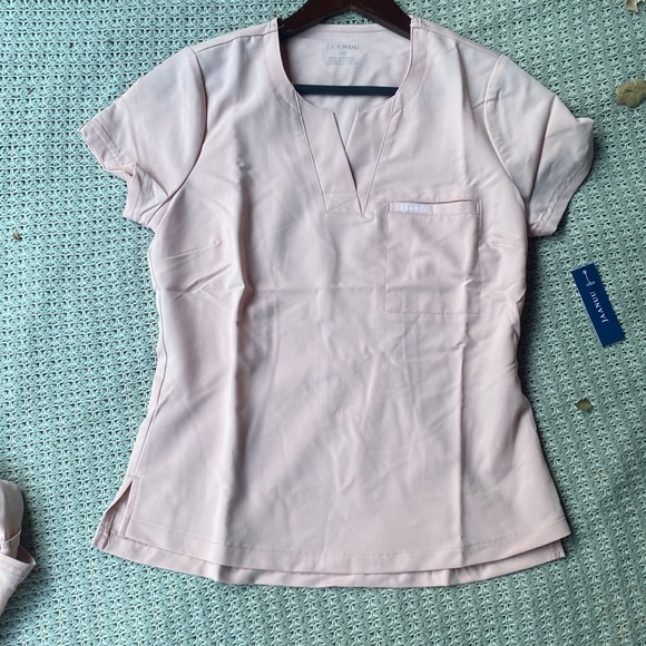 Brand new jaanu XS Scrubs - Picture 2 of 7